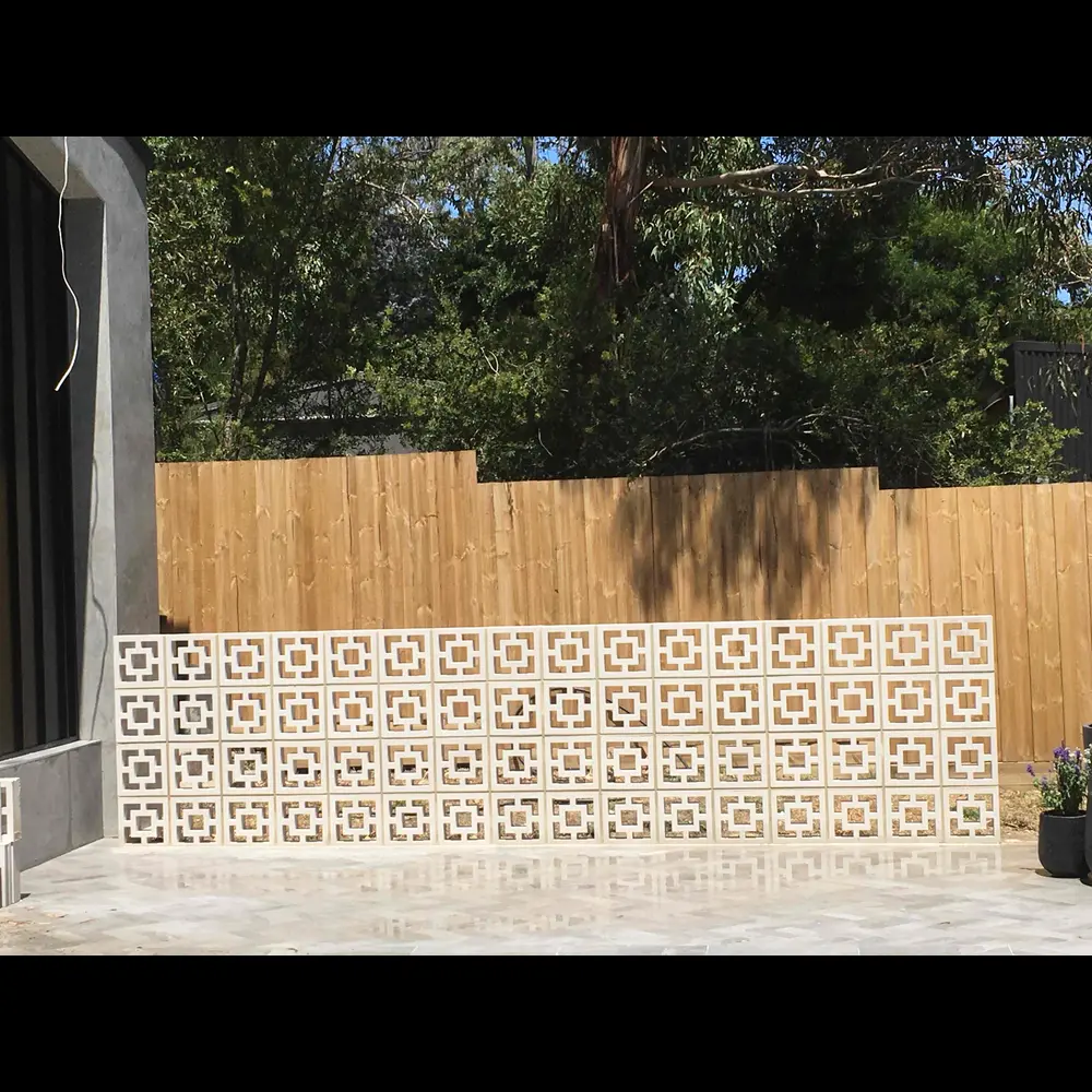 Decorative breeze block wall
